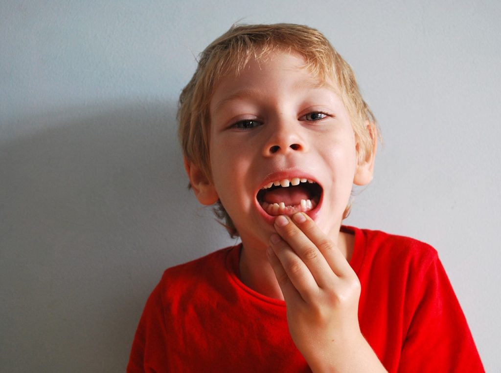 la muda de dientes y el momento de enseñar a leer y escribir