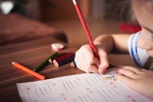  La muda de dientes y el momento de enseñar a leer y escribir